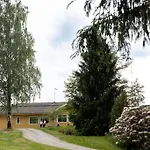 Keltainen Talo - Tilava Laehellae Saloa *