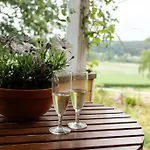 Keltainen Talo - Tilava Laehellae Saloa Villa *