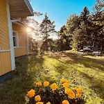 Keltainen Talo - Tilava Laehellae Saloa * Vartsala