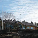 Keltainen Talo - Tilava Laehellae Saloa