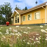 Keltainen Talo - Tilava Laehellae Saloa Villa