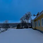 Villa Keltainen Talo - Tilava Laehellae Saloa
