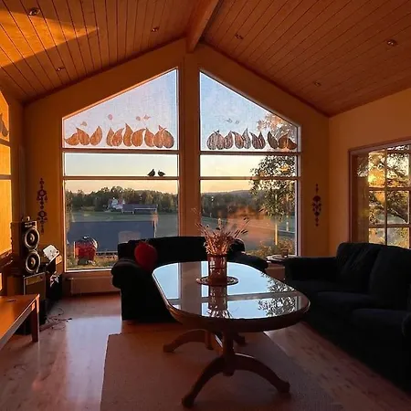 Keltainen Talo - Tilava Laehellae Saloa Villa