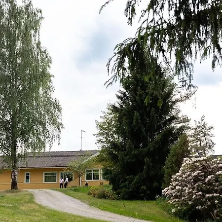 Keltainen Talo - Tilava Laehellae Saloa *