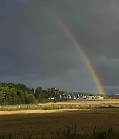 Keltainen Talo - Tilava Laehellae Saloa *