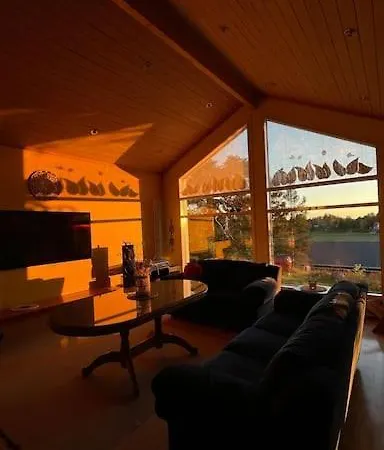 Keltainen Talo - Tilava Laehellae Saloa Villa *