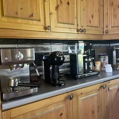 Keltainen Talo - Tilava Laehellae Saloa *