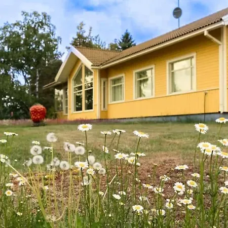 Keltainen Talo - Tilava Laehellae Saloa Villa