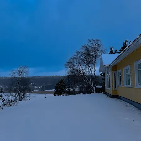 Villa Keltainen Talo - Tilava Laehellae Saloa