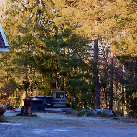 Keltainen Talo - Tilava Laehellae Saloa *